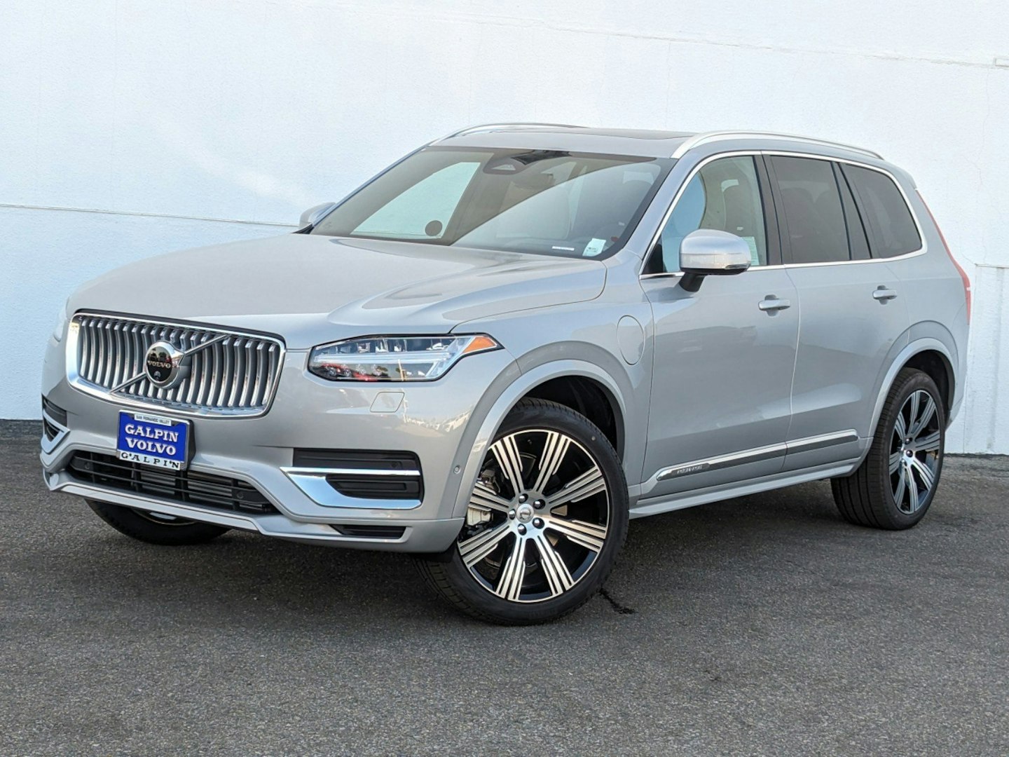 2024 Volvo XC90 Recharge Plug-In Hybrid T8 Ultimate Bright Theme 7-Seater  Van Nuys CA YV4H60CF7R1166067